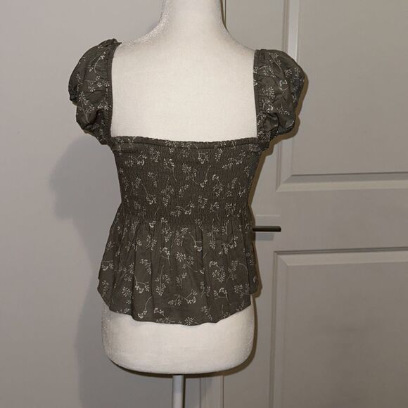 Abercrombie & Fitch Light Olive Green Floral Peplum Top - Picture 2 of 9